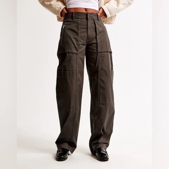 Abercrombie & Fitch Pants - Wide-Leg Utility Pants in Dark Olive